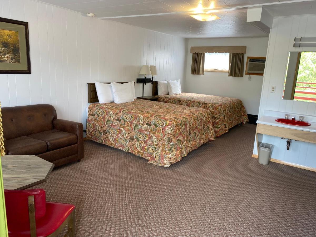 Cedars Motel Ironwood Exterior photo