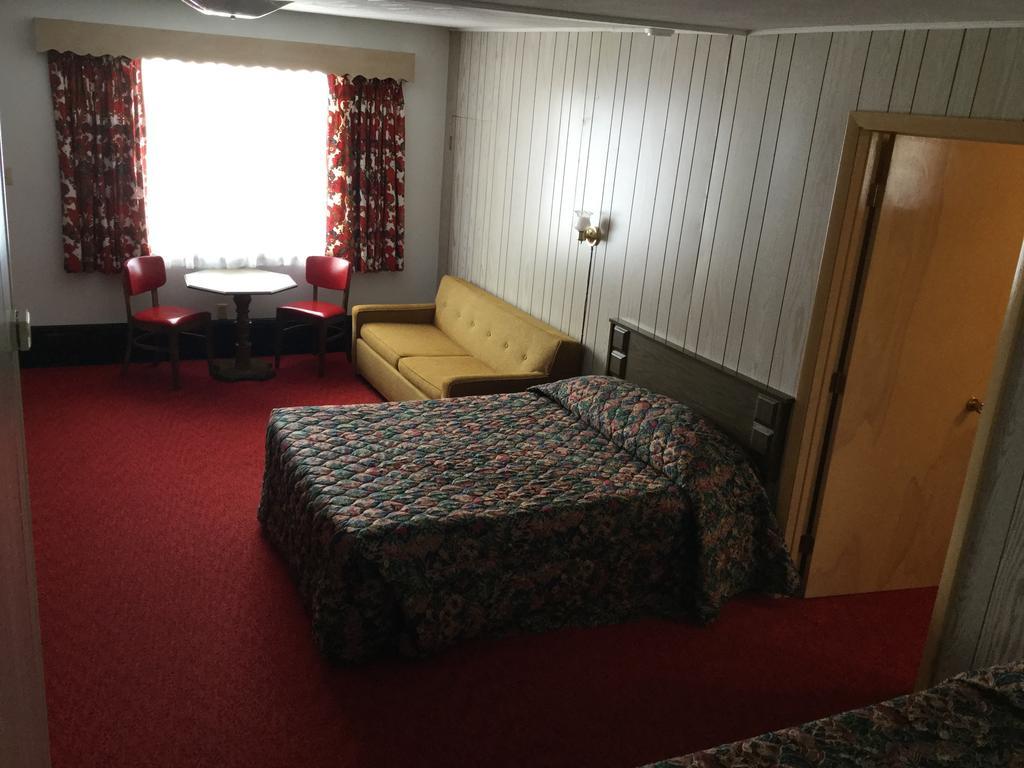 Cedars Motel Ironwood Exterior photo