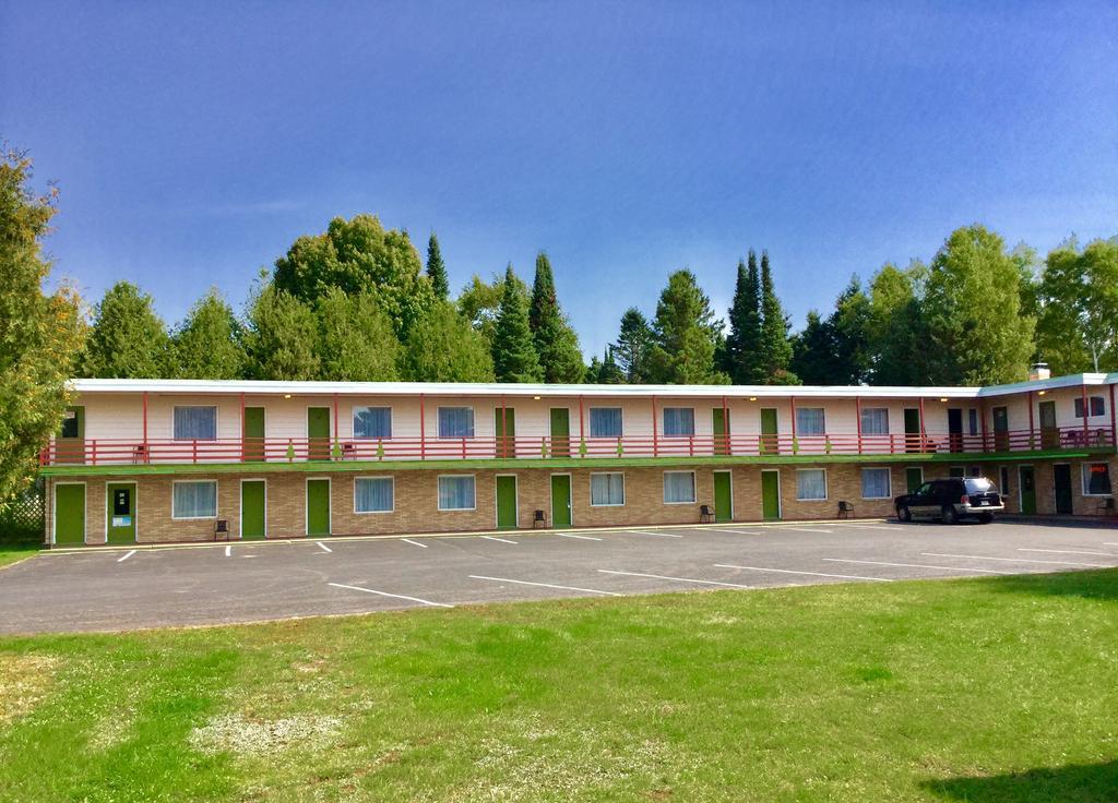Cedars Motel Ironwood Exterior photo