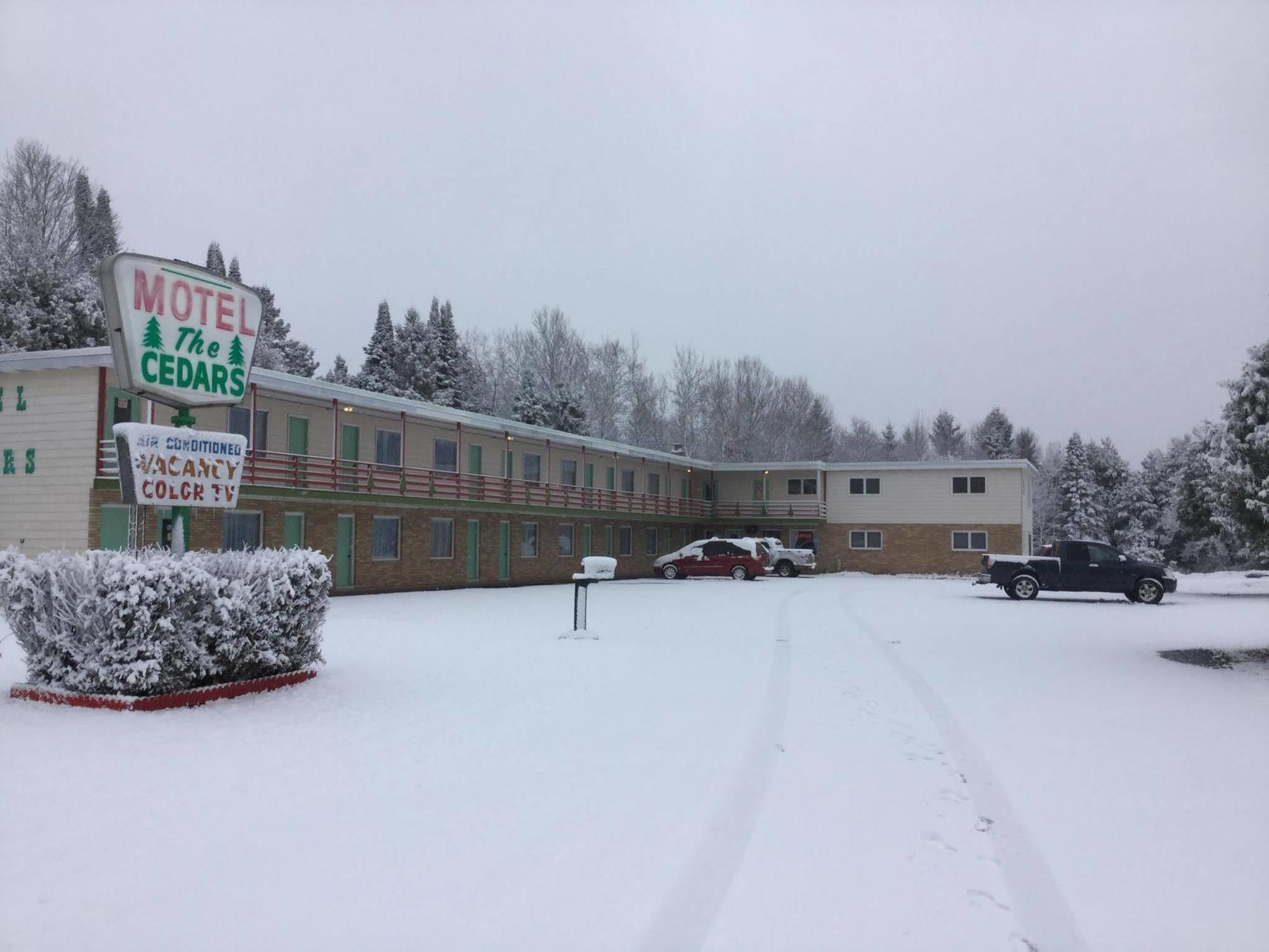 Cedars Motel Ironwood Exterior photo