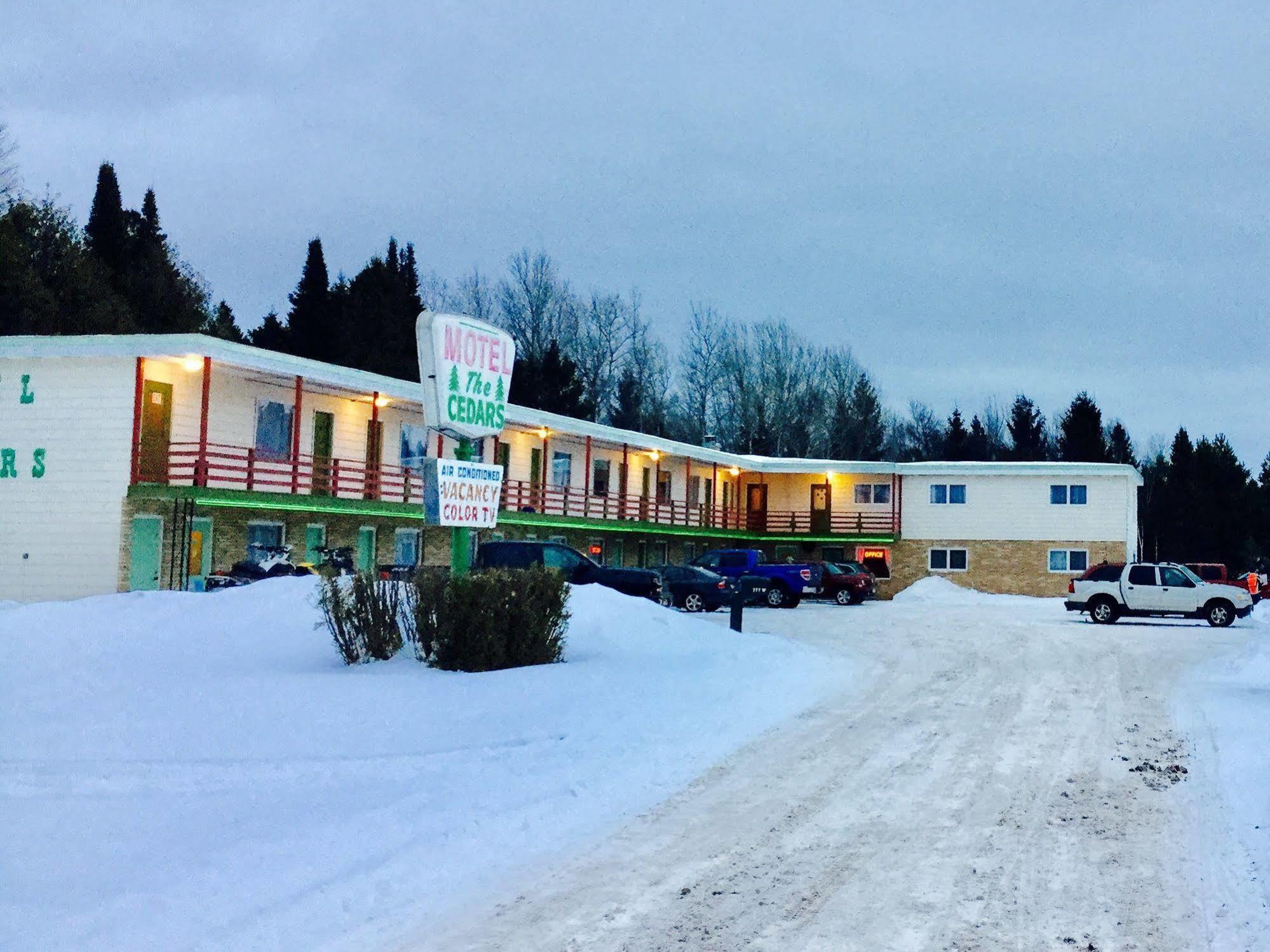 Cedars Motel Ironwood Exterior photo