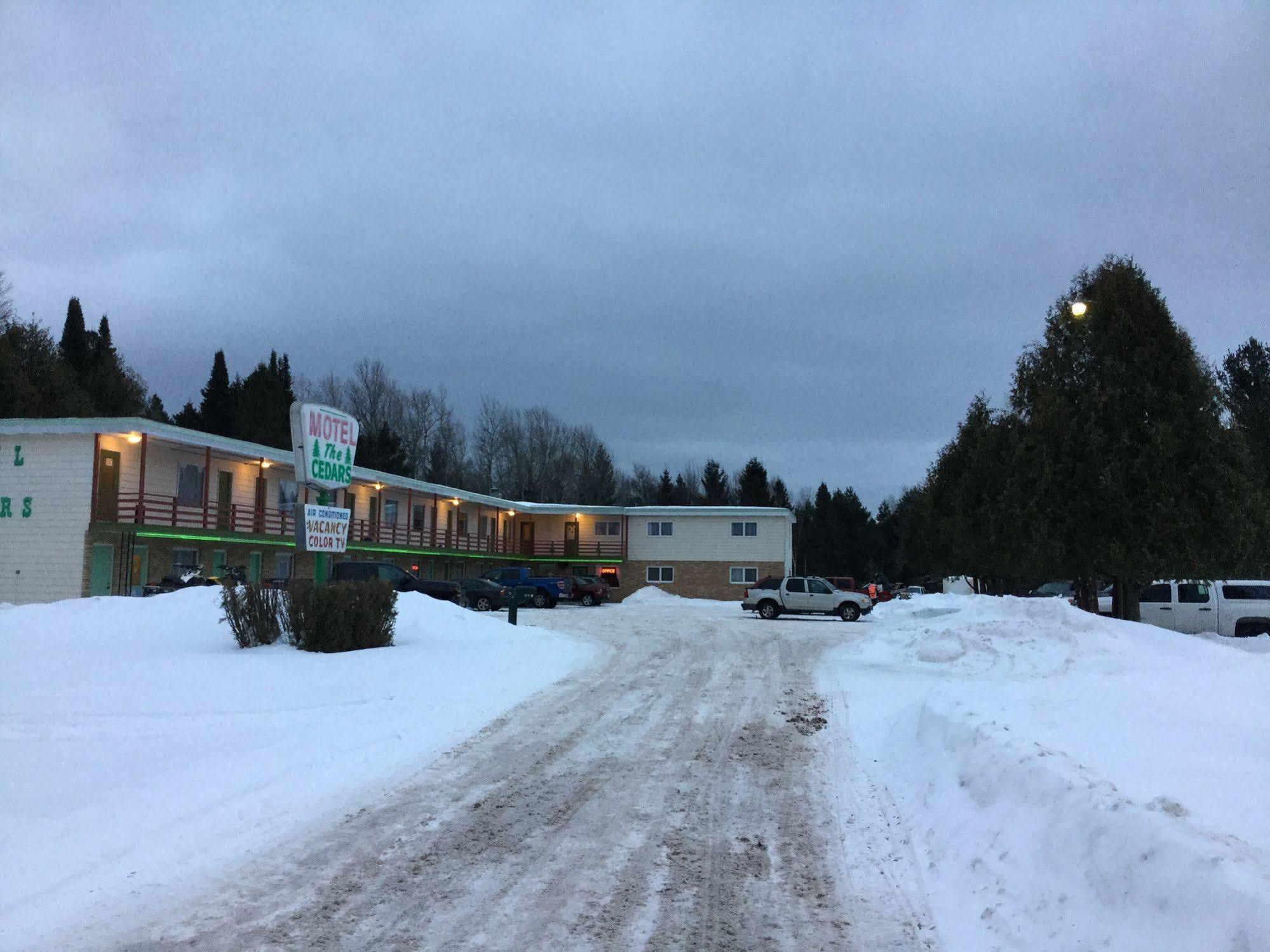 Cedars Motel Ironwood Exterior photo