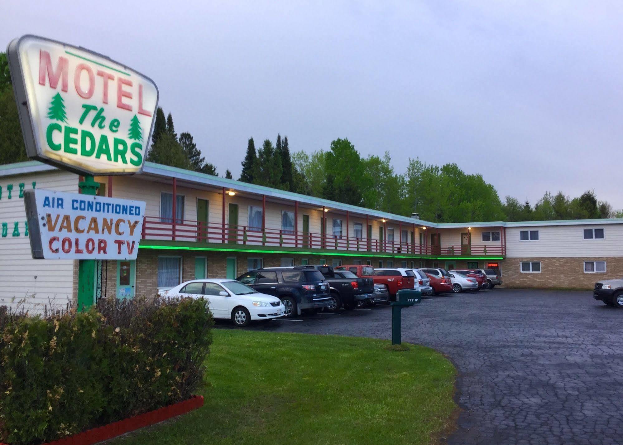 Cedars Motel Ironwood Exterior photo