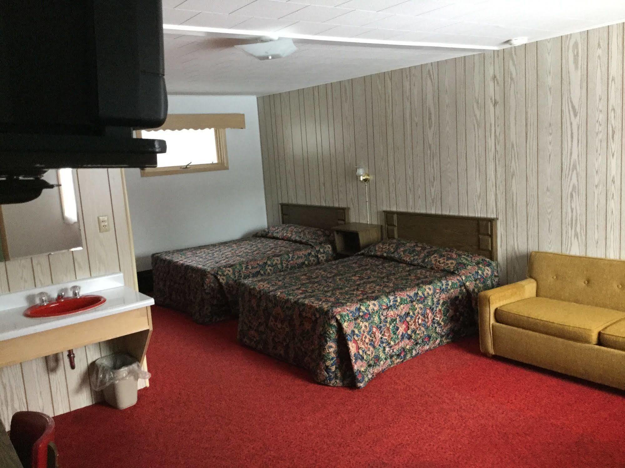 Cedars Motel Ironwood Exterior photo