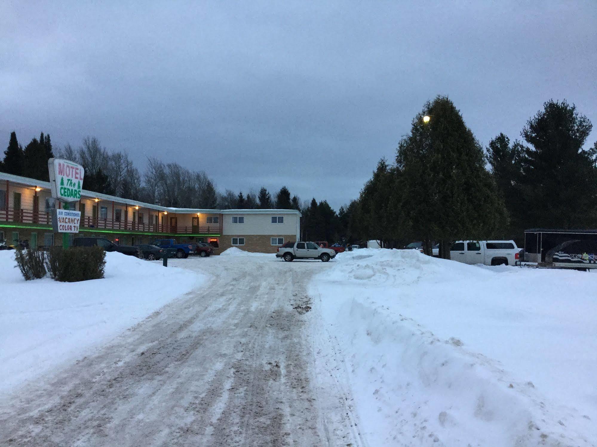Cedars Motel Ironwood Exterior photo