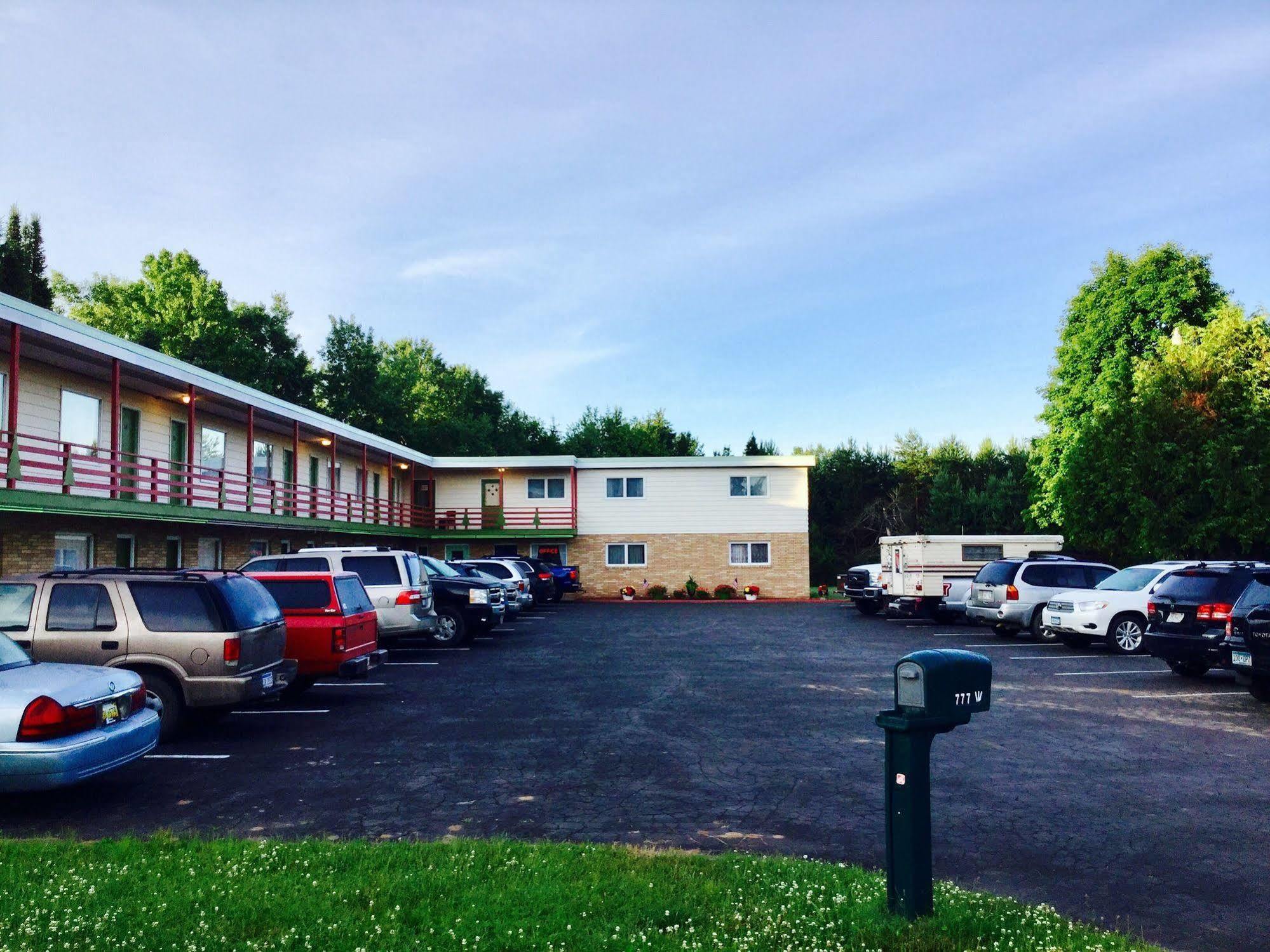 Cedars Motel Ironwood Exterior photo